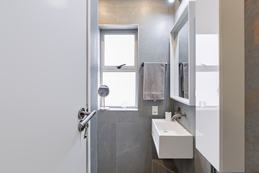 2 Bedroom Property for Sale in Sea Point Western Cape